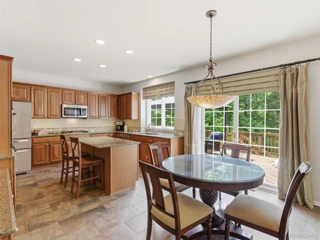 5454 Creekmonte Drive Oakland Charter Township MI 48306