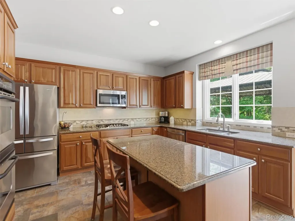 5454 Creekmonte Drive Oakland Charter Township MI 48306