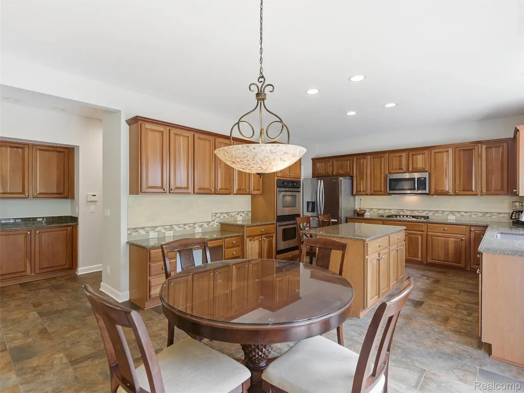 5454 Creekmonte Drive Oakland Charter Township MI 48306