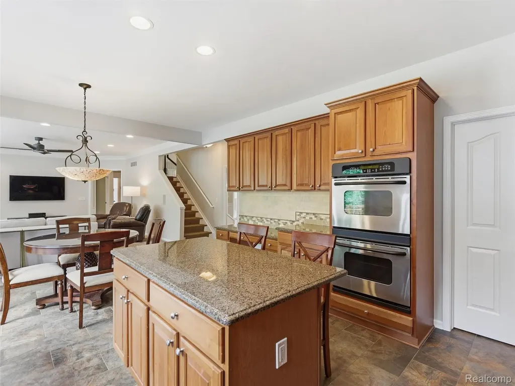5454 Creekmonte Drive Oakland Charter Township MI 48306