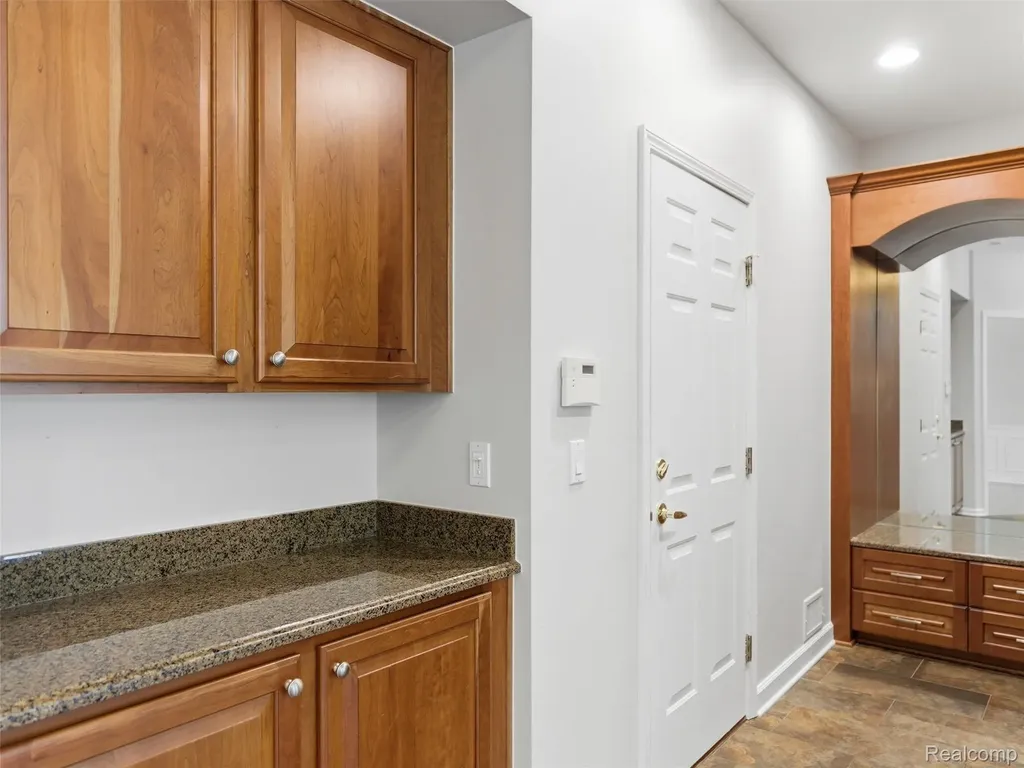 5454 Creekmonte Drive Oakland Charter Township MI 48306