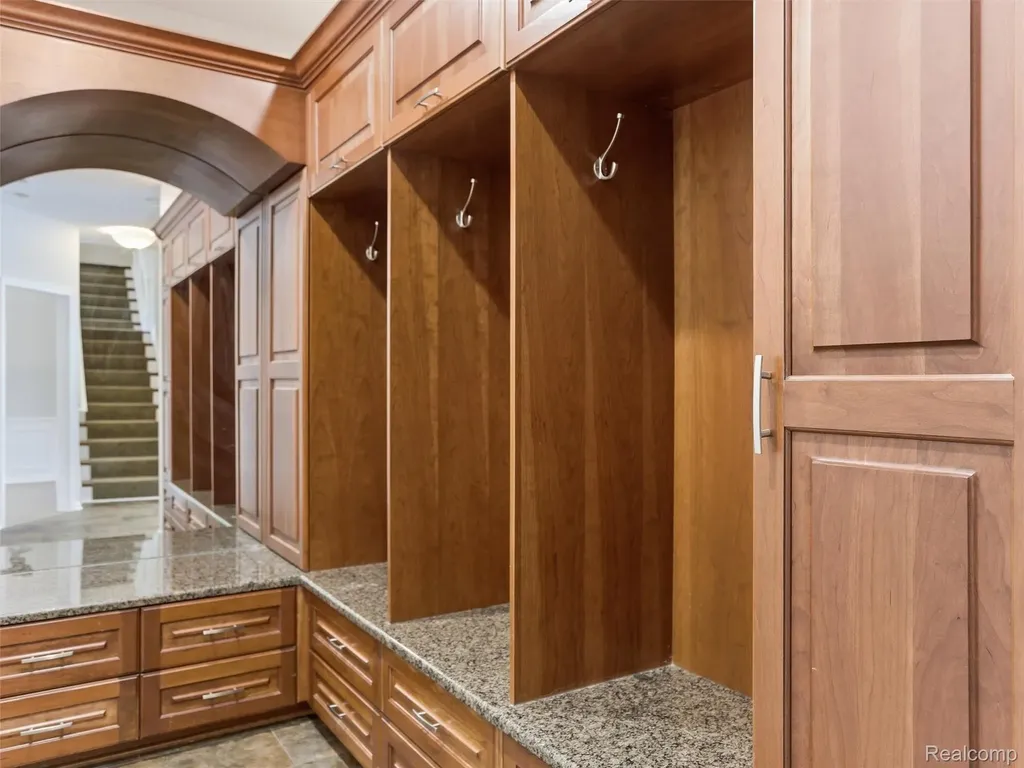 5454 Creekmonte Drive Oakland Charter Township MI 48306