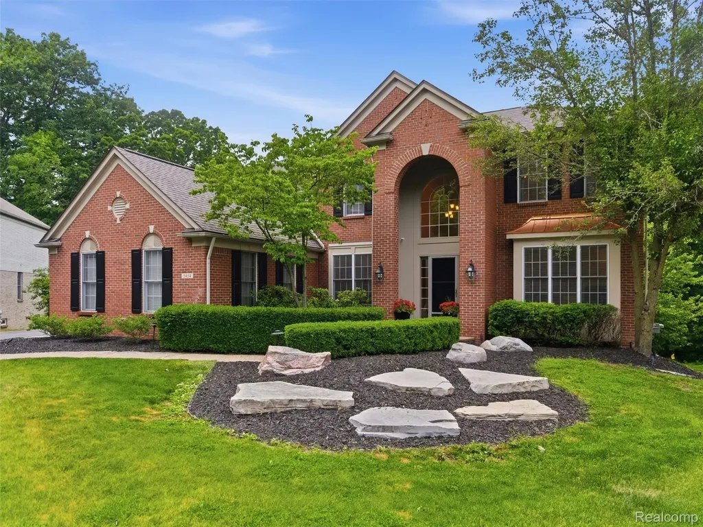 5454 Creekmonte Drive Oakland Charter Township MI 48306