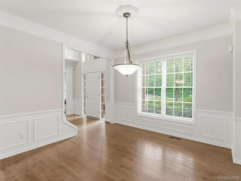 5454 Creekmonte Drive Oakland Charter Township MI 48306