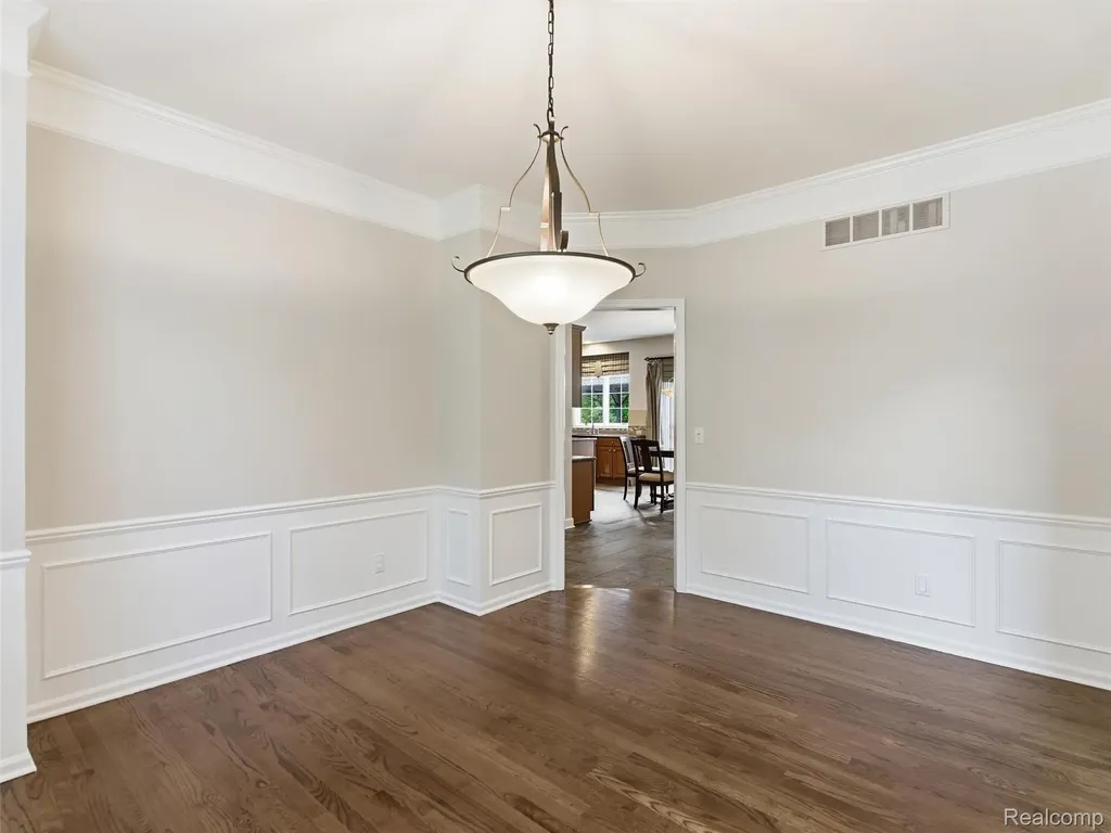 5454 Creekmonte Drive Oakland Charter Township MI 48306