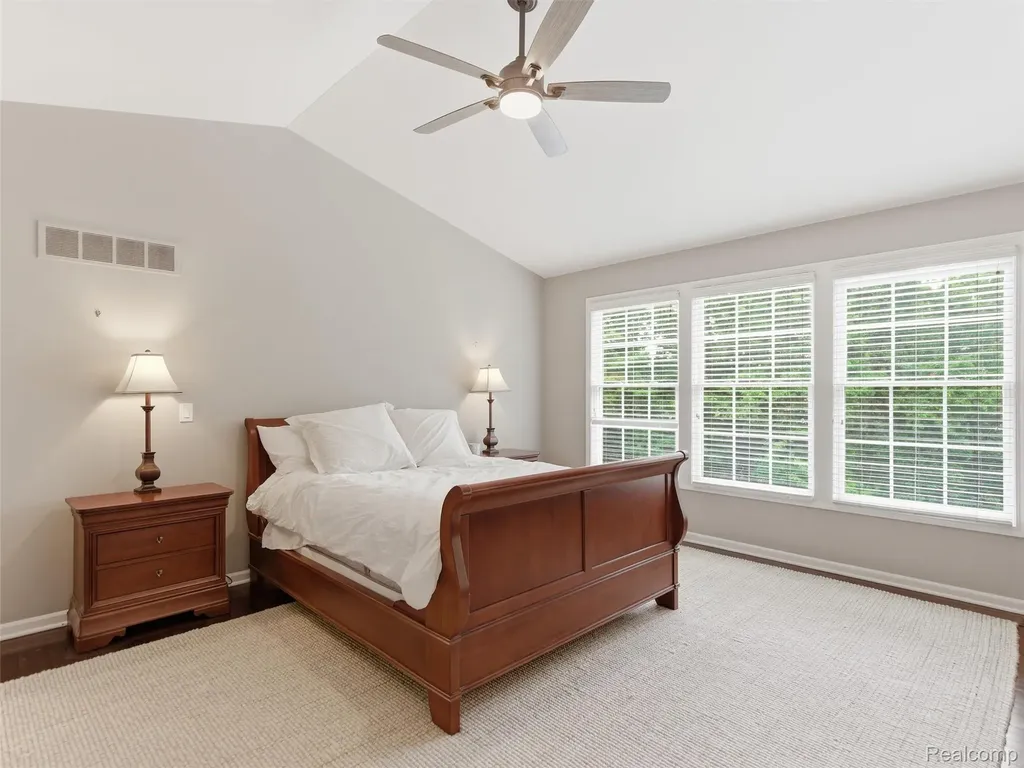 5454 Creekmonte Drive Oakland Charter Township MI 48306