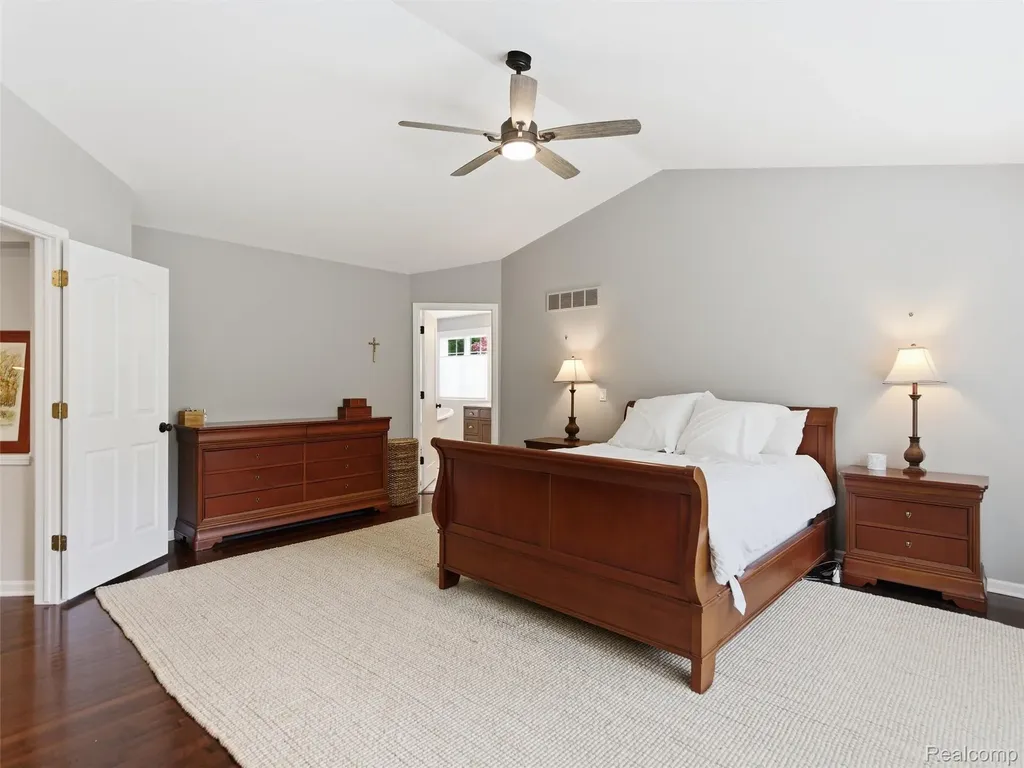 5454 Creekmonte Drive Oakland Charter Township MI 48306