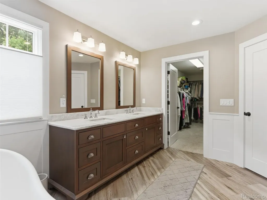 5454 Creekmonte Drive Oakland Charter Township MI 48306