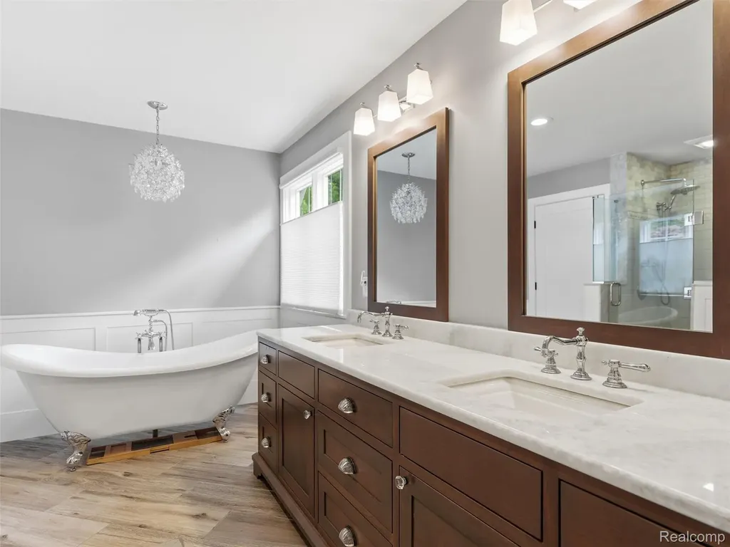 5454 Creekmonte Drive Oakland Charter Township MI 48306