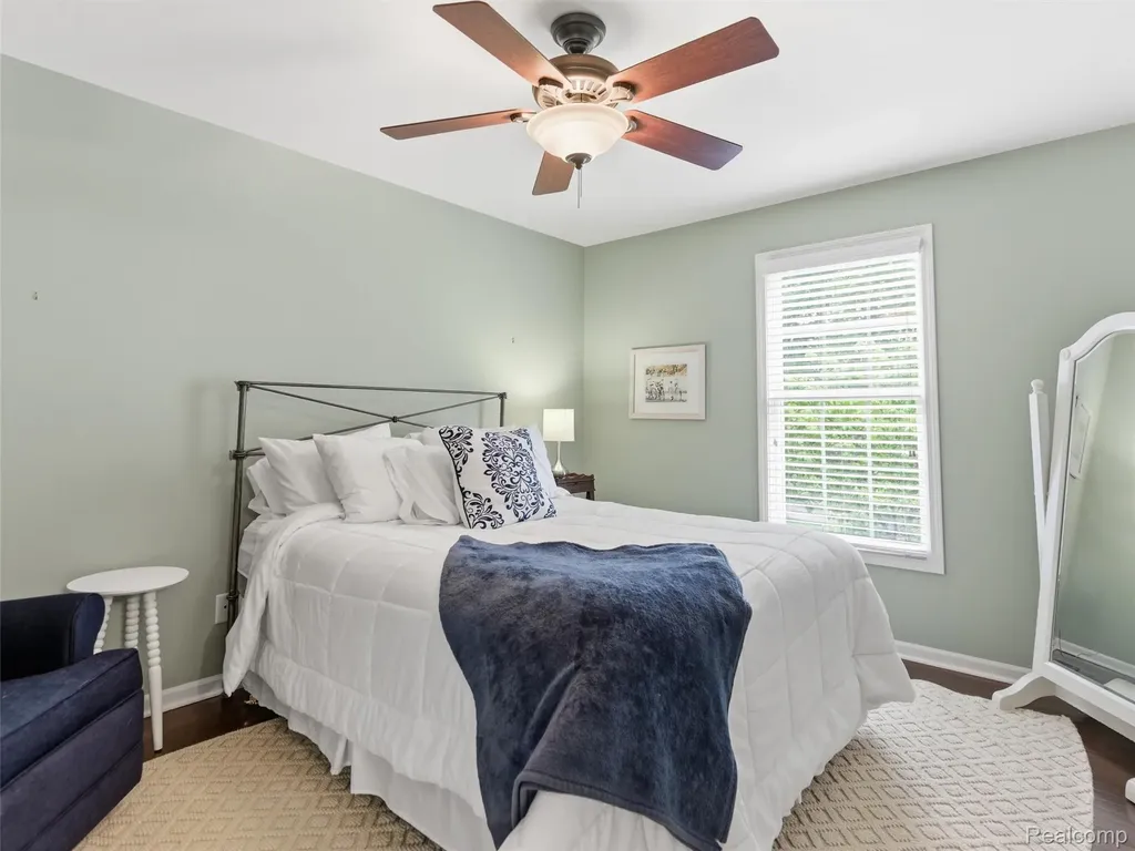 5454 Creekmonte Drive Oakland Charter Township MI 48306