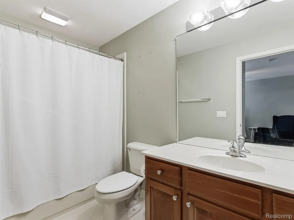 5454 Creekmonte Drive Oakland Charter Township MI 48306