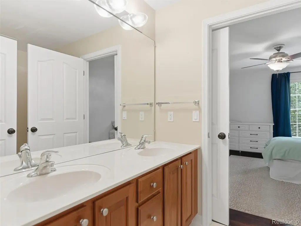 5454 Creekmonte Drive Oakland Charter Township MI 48306