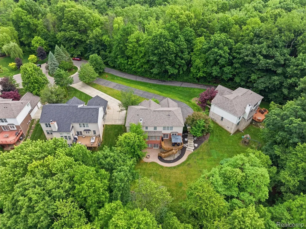 5454 Creekmonte Drive Oakland Charter Township MI 48306