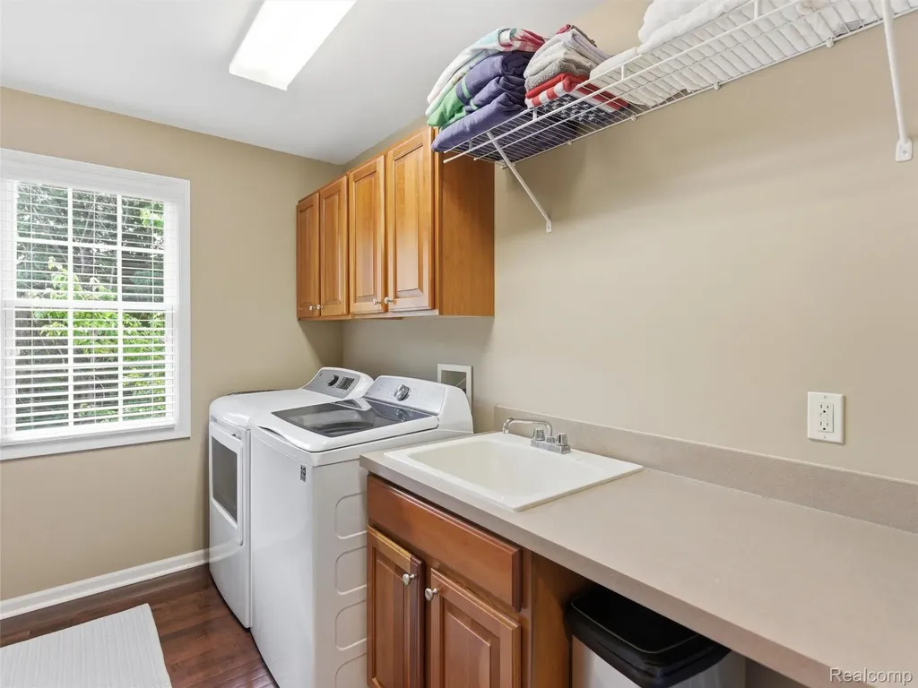 5454 Creekmonte Drive Oakland Charter Township MI 48306