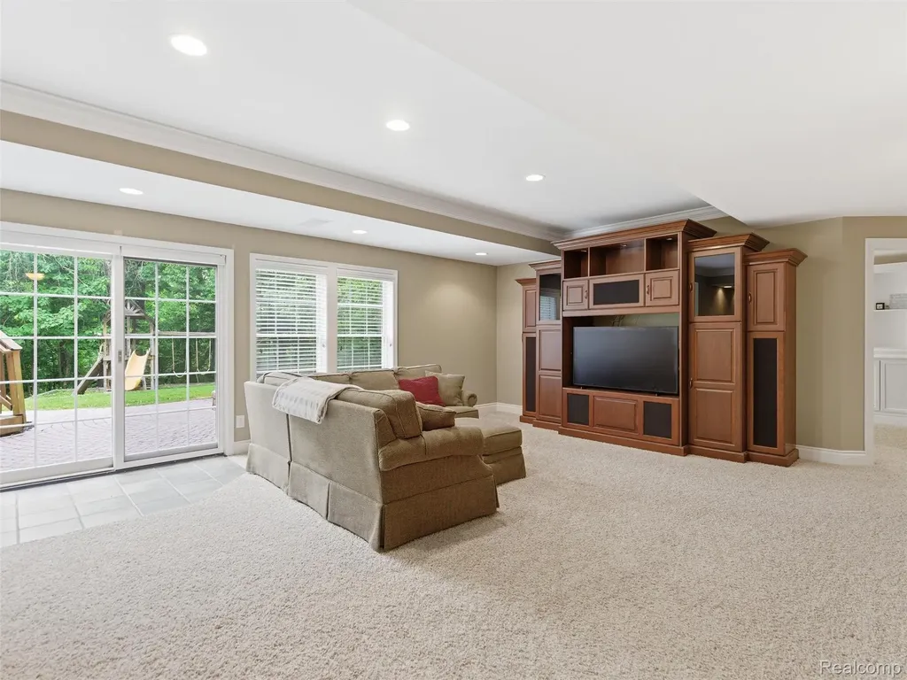 5454 Creekmonte Drive Oakland Charter Township MI 48306