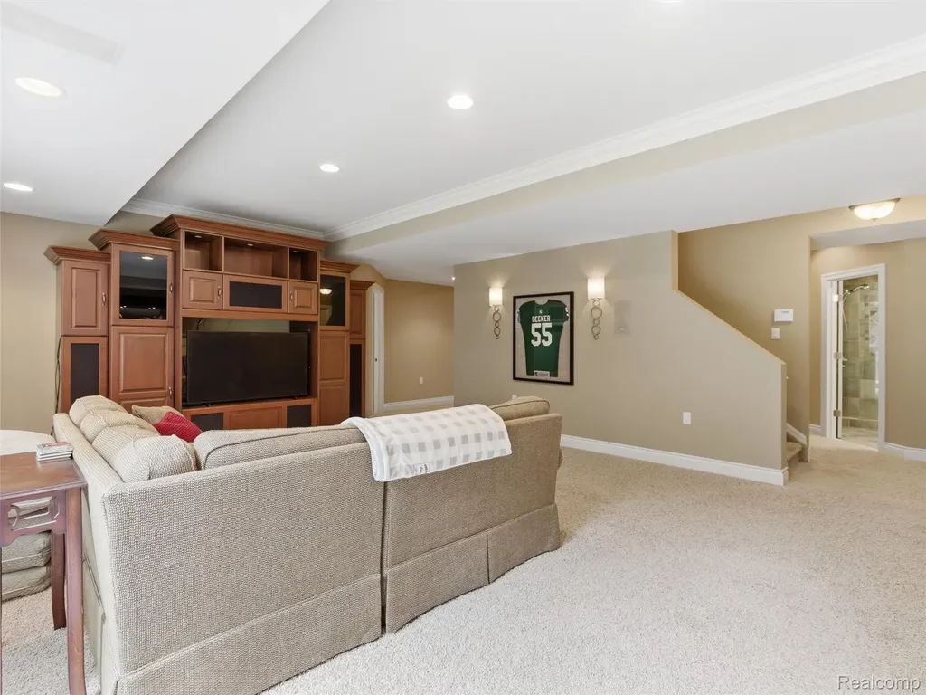 5454 Creekmonte Drive Oakland Charter Township MI 48306