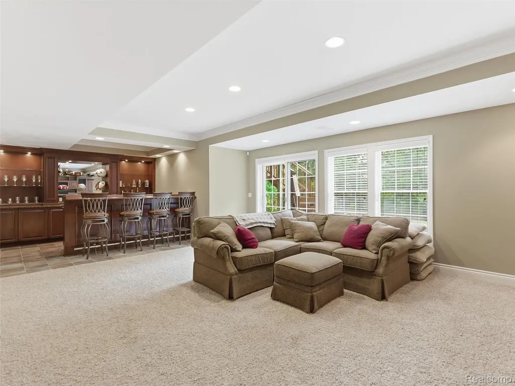 5454 Creekmonte Drive Oakland Charter Township MI 48306
