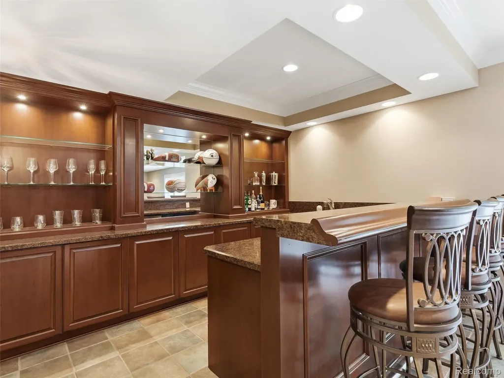 5454 Creekmonte Drive Oakland Charter Township MI 48306