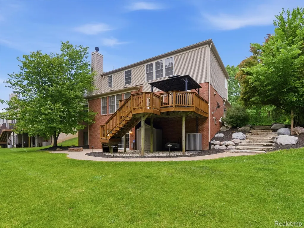 5454 Creekmonte Drive Oakland Charter Township MI 48306