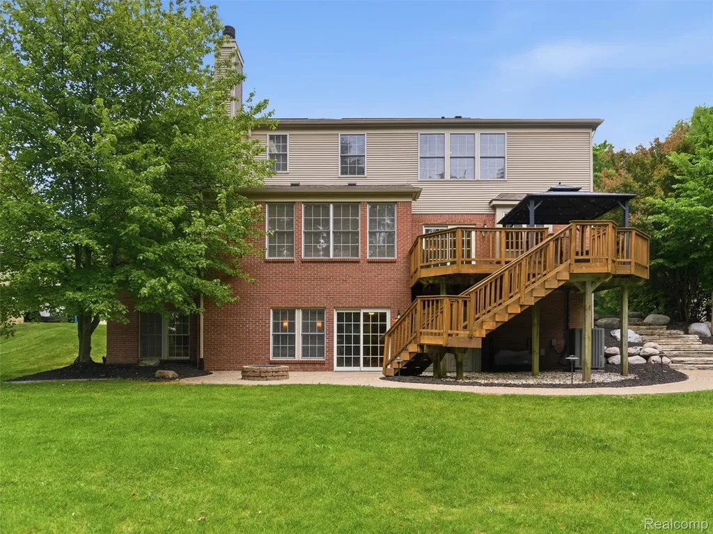 5454 Creekmonte Drive Oakland Charter Township MI 48306