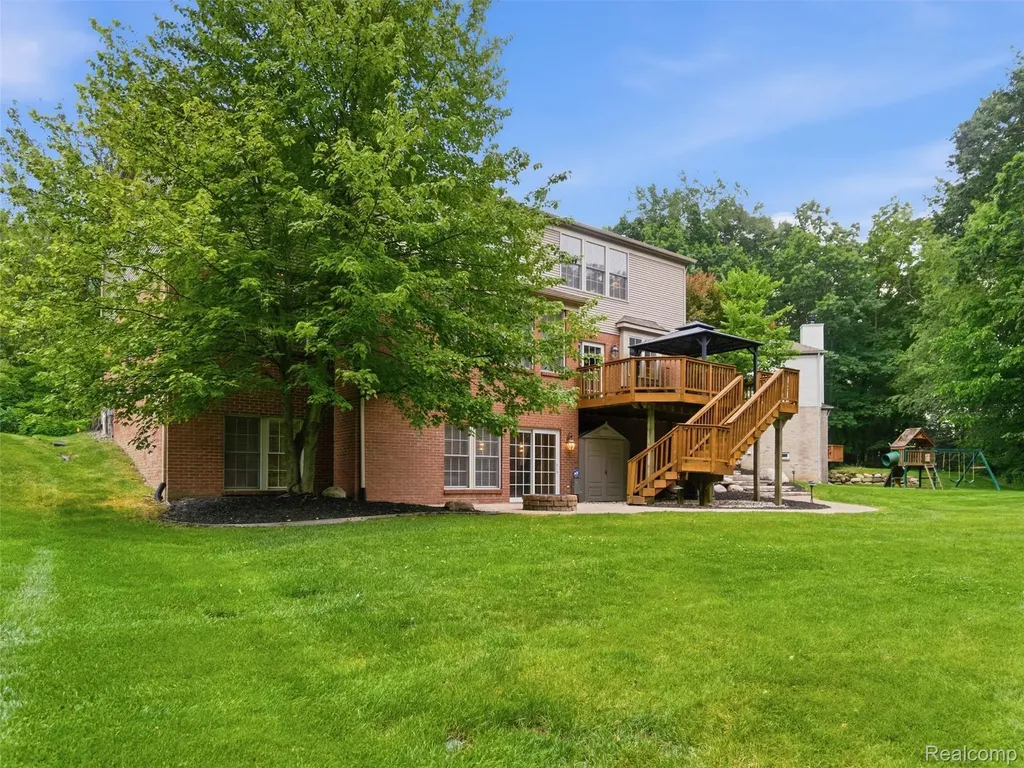 5454 Creekmonte Drive Oakland Charter Township MI 48306