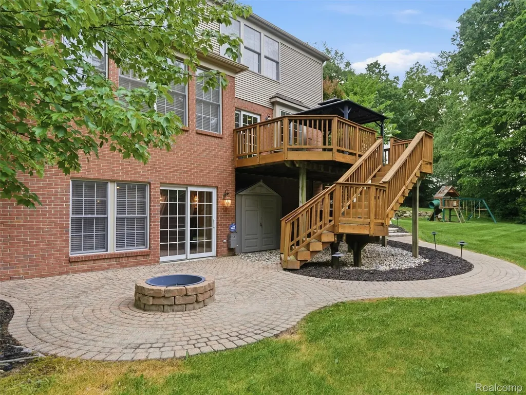 5454 Creekmonte Drive Oakland Charter Township MI 48306