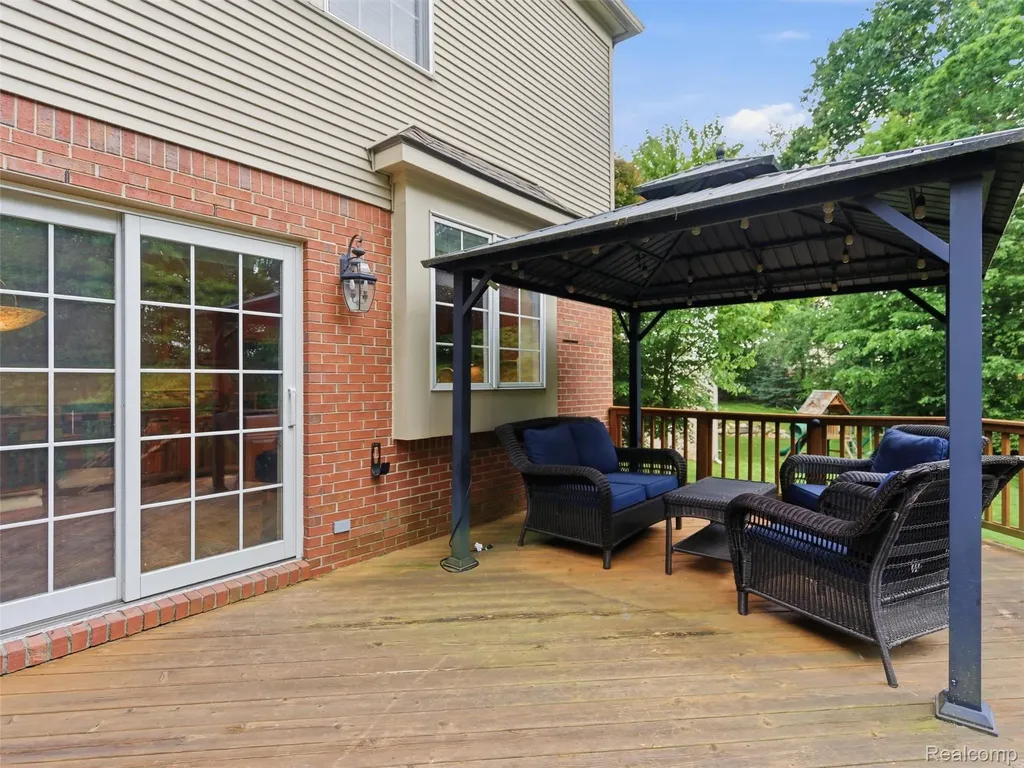 5454 Creekmonte Drive Oakland Charter Township MI 48306