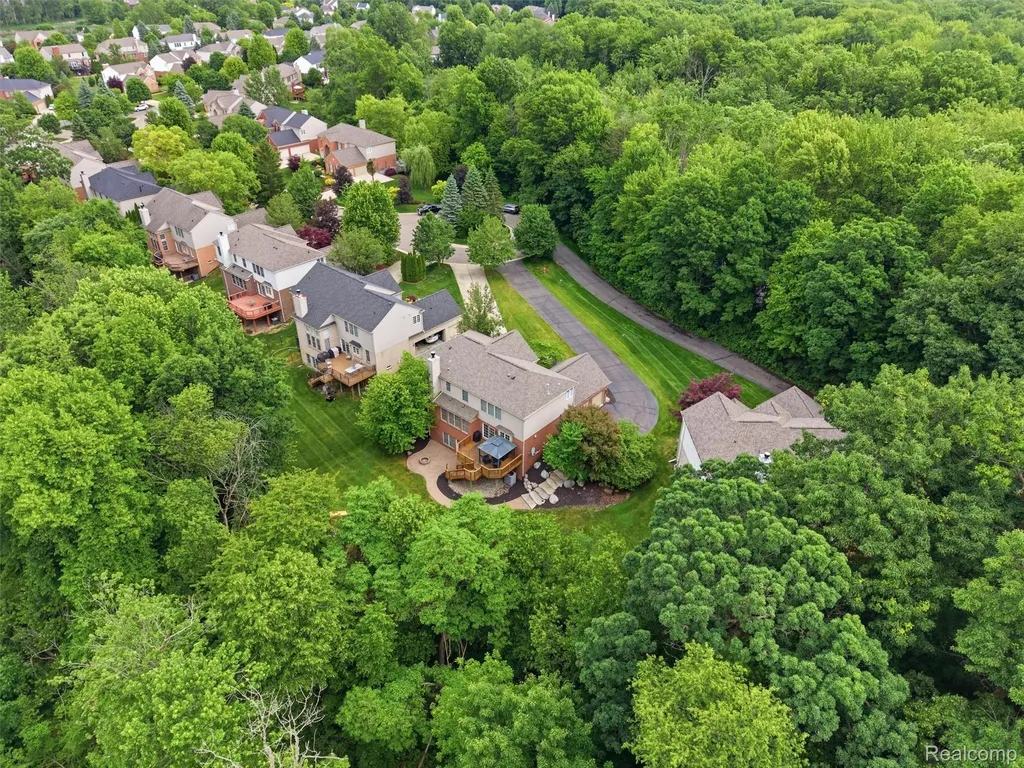 5454 Creekmonte Drive Oakland Charter Township MI 48306