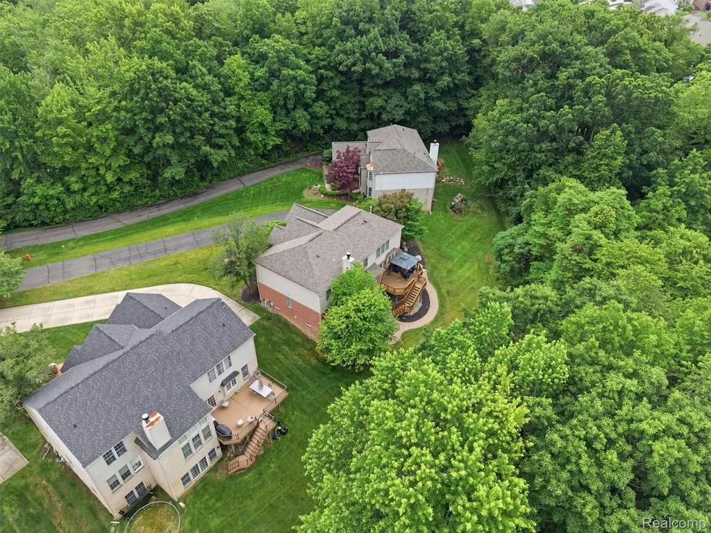 5454 Creekmonte Drive Oakland Charter Township MI 48306