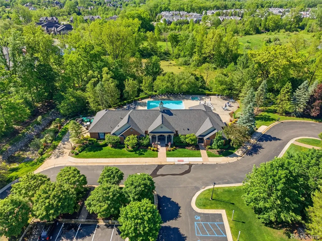 5454 Creekmonte Drive Oakland Charter Township MI 48306