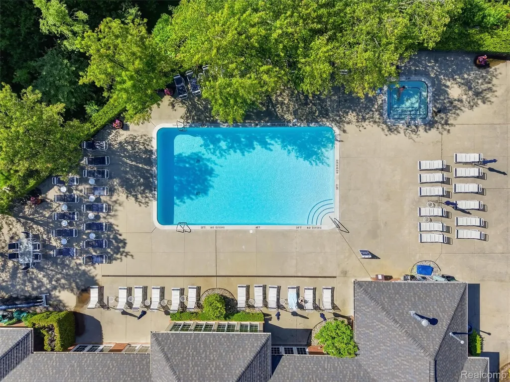 5454 Creekmonte Drive Oakland Charter Township MI 48306