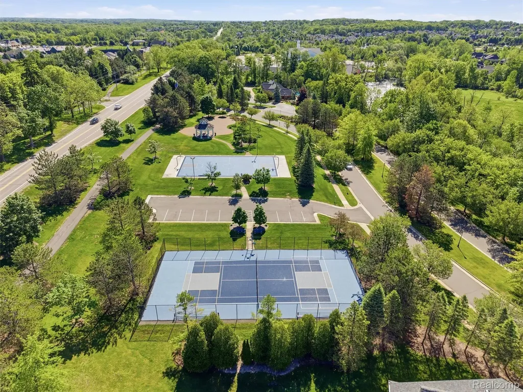 5454 Creekmonte Drive Oakland Charter Township MI 48306