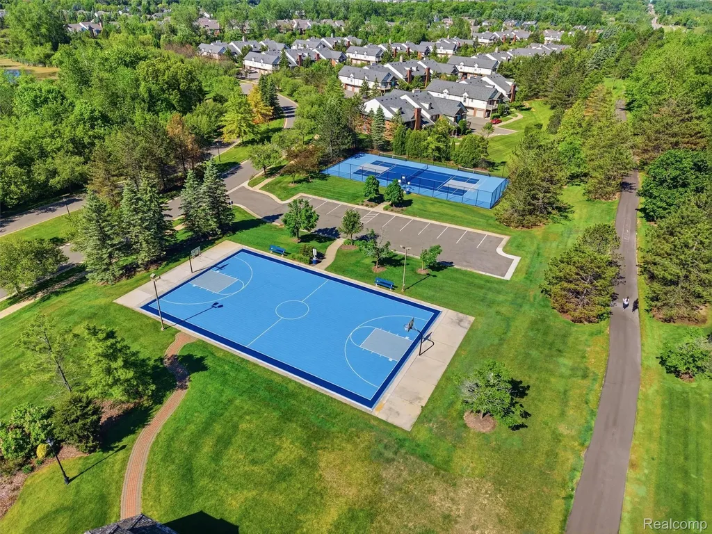 5454 Creekmonte Drive Oakland Charter Township MI 48306