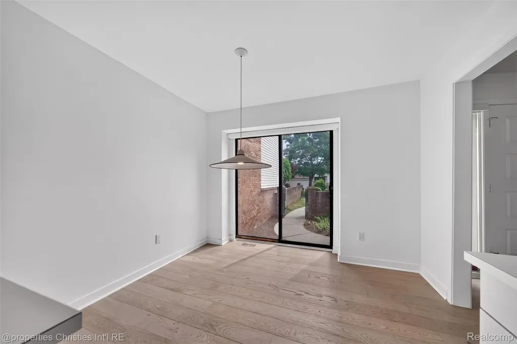 29433 W Chanticleer Drive Southfield City MI 48034
