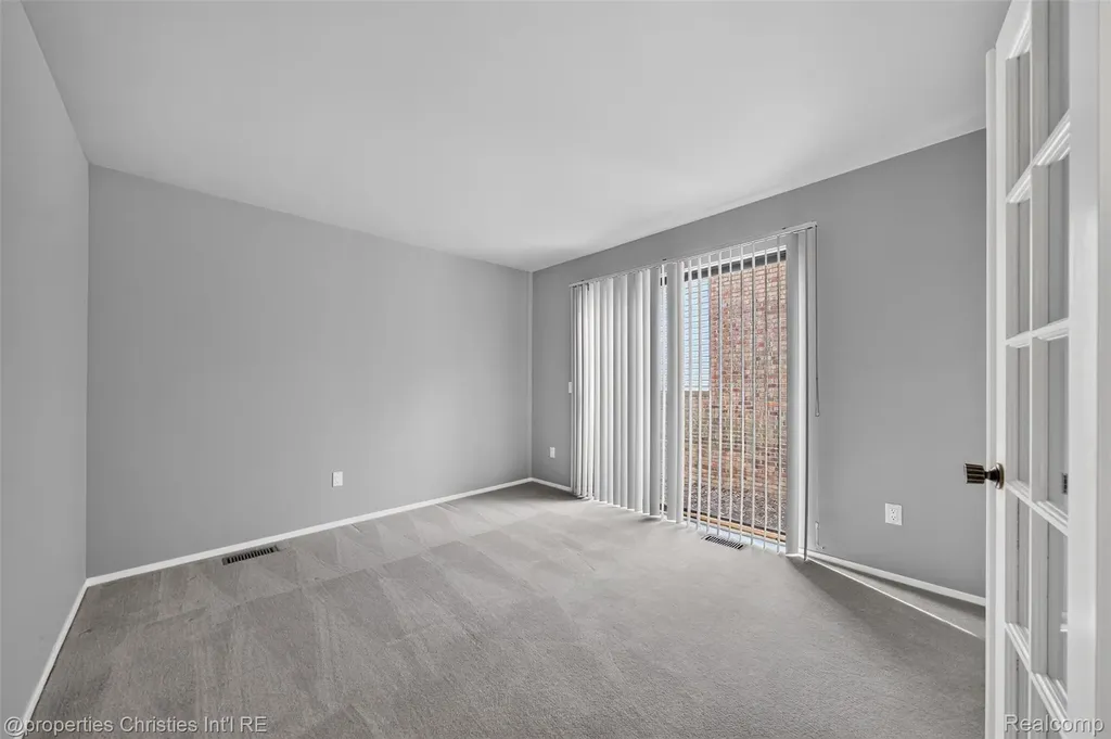 29433 W Chanticleer Drive Southfield City MI 48034