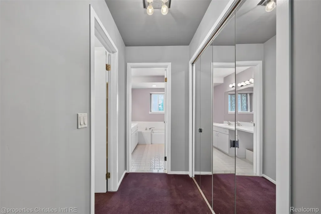 29433 W Chanticleer Drive Southfield City MI 48034