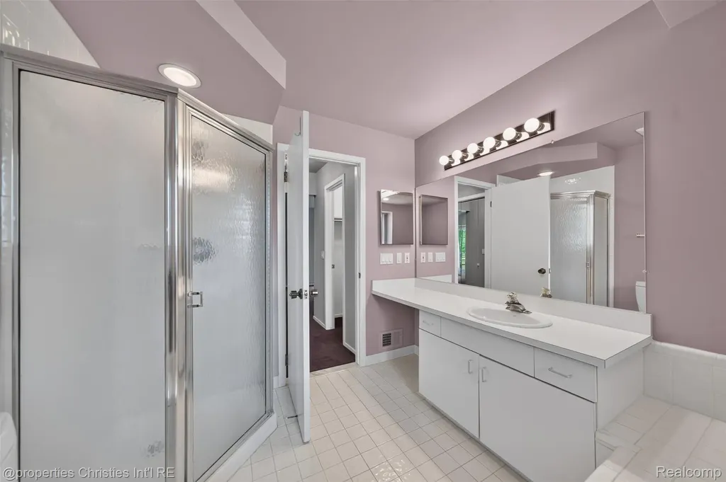 29433 W Chanticleer Drive Southfield City MI 48034