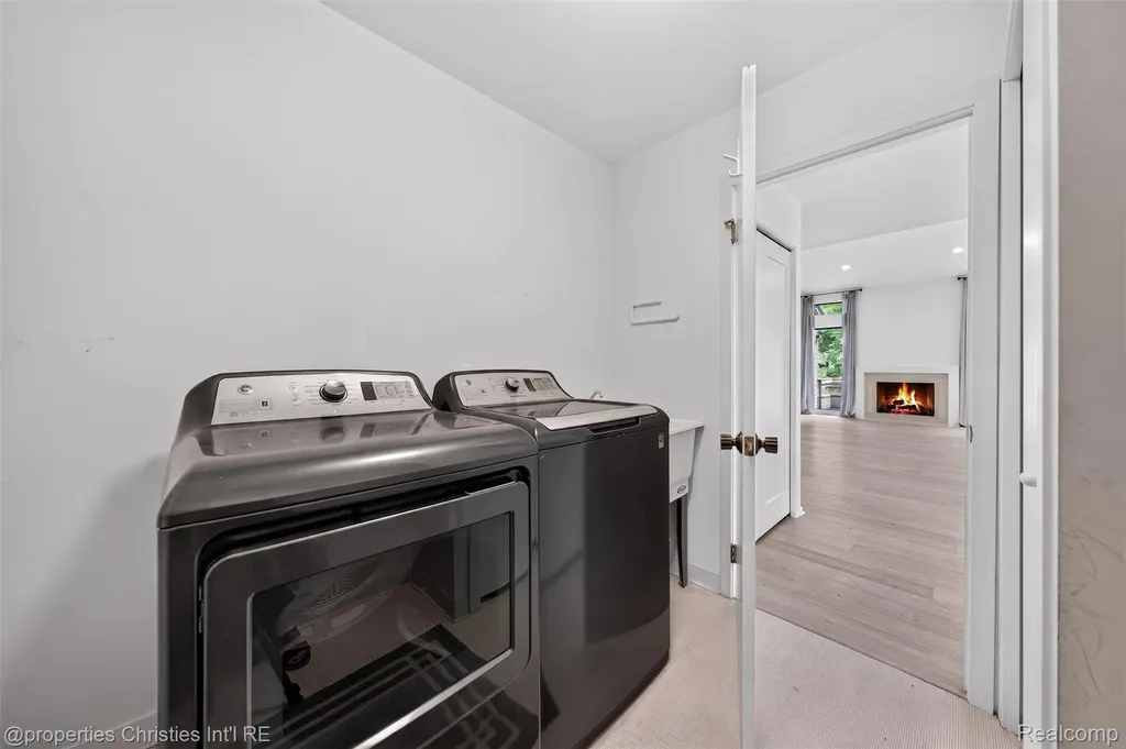 29433 W Chanticleer Drive Southfield City MI 48034