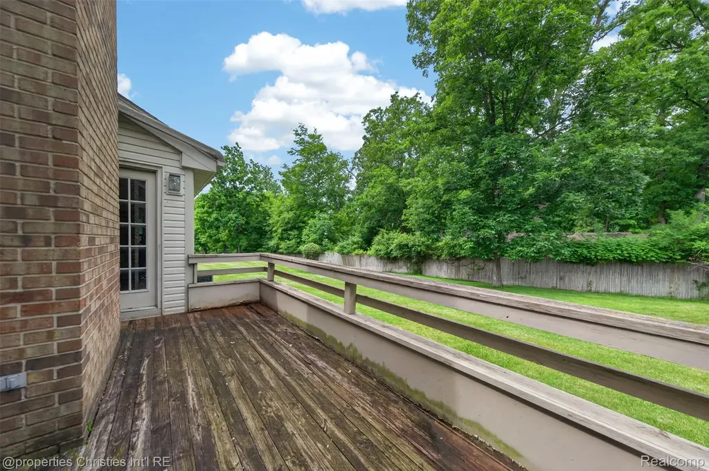 29433 W Chanticleer Drive Southfield City MI 48034