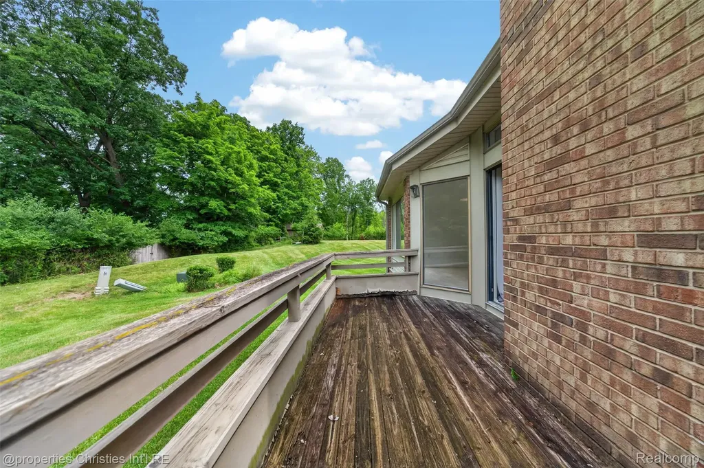 29433 W Chanticleer Drive Southfield City MI 48034