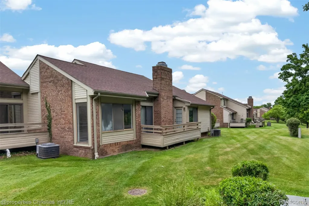 29433 W Chanticleer Drive Southfield City MI 48034