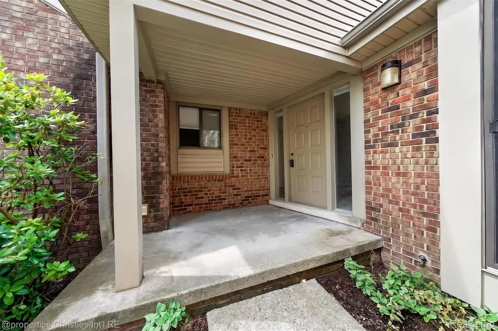 29433 W Chanticleer Drive Southfield City MI 48034