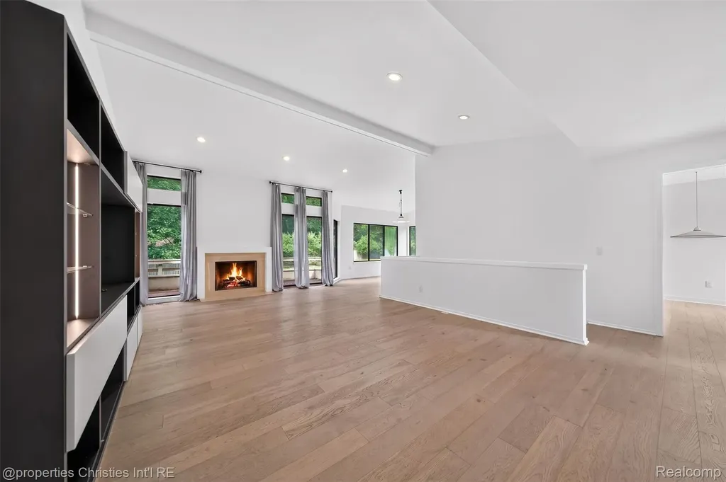 29433 W Chanticleer Drive Southfield City MI 48034
