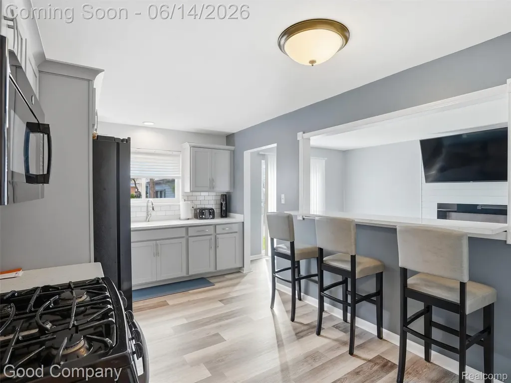 30632 Hayes Road Roseville City MI 48066