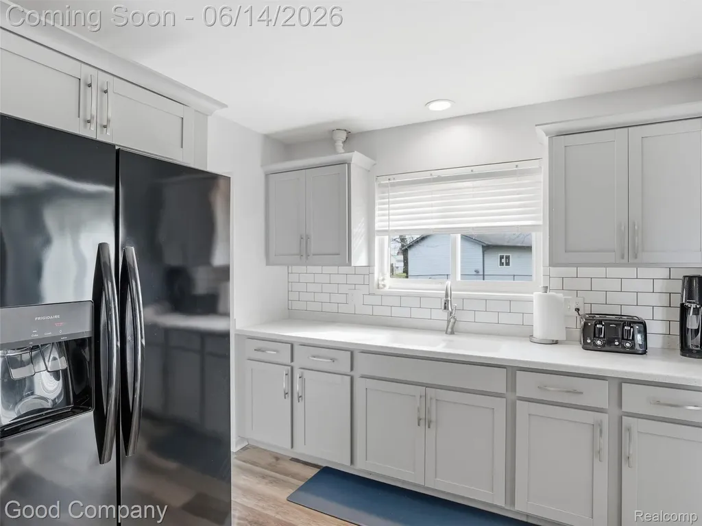 30632 Hayes Road Roseville City MI 48066