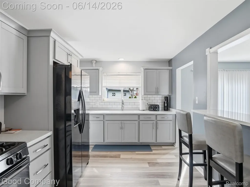 30632 Hayes Road Roseville City MI 48066