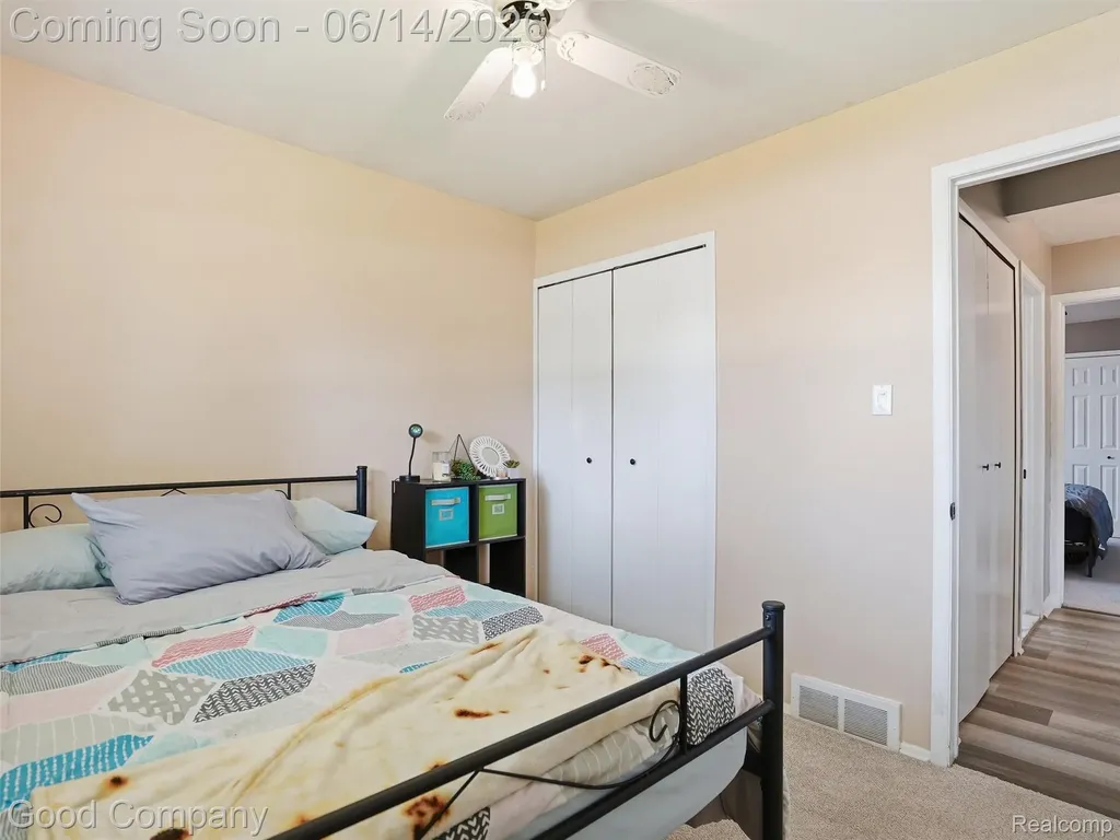 30632 Hayes Road Roseville City MI 48066