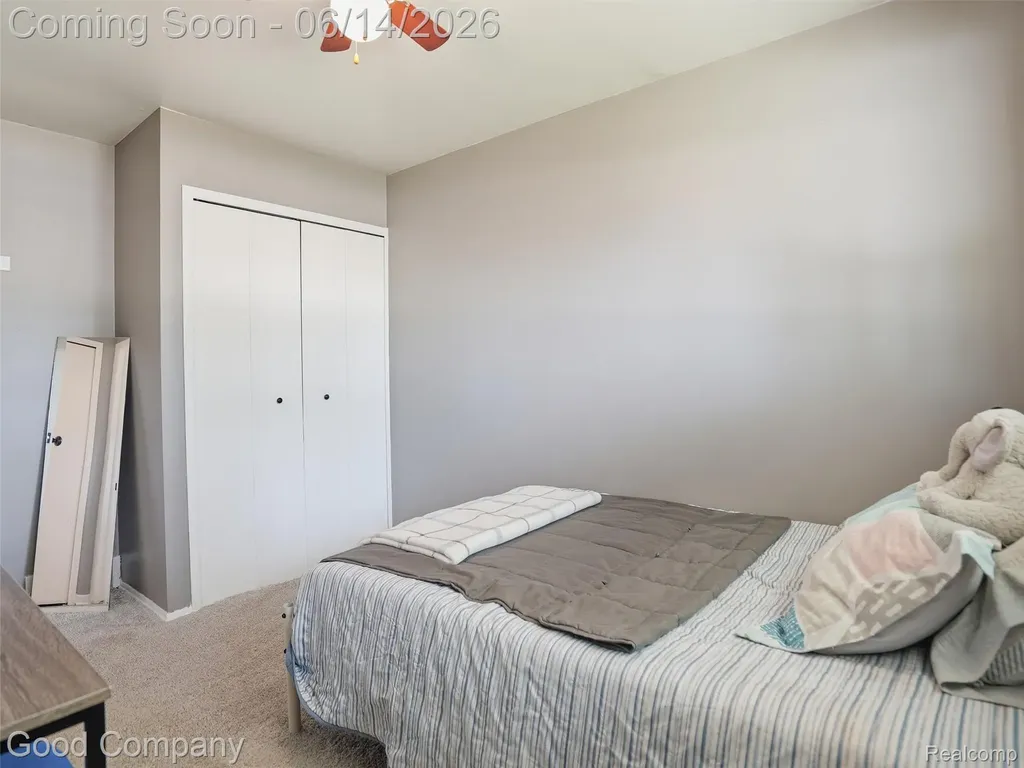 30632 Hayes Road Roseville City MI 48066