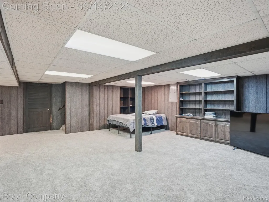 30632 Hayes Road Roseville City MI 48066