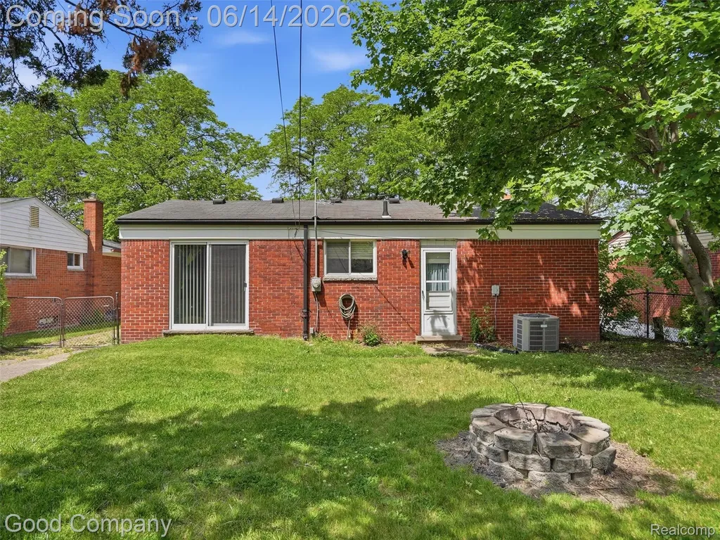 30632 Hayes Road Roseville City MI 48066